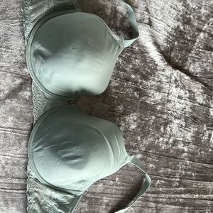 Natori Women’s bra size 36DDD. Light mint green in color.